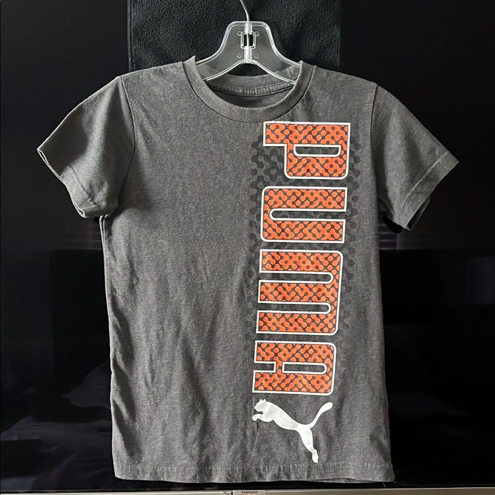 🛍️5️⃣ / 💲2️⃣5️⃣🛍️ - Puma Gray and Orange Graphic T-Shirt